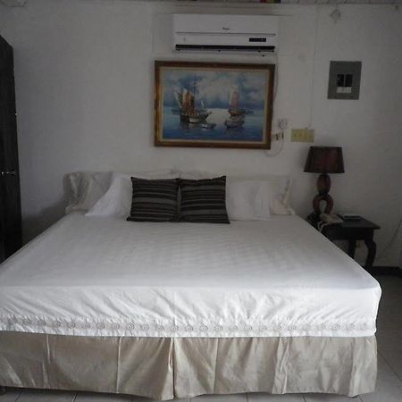 Roots Bamboo Beach Resort Negril Eksteriør billede