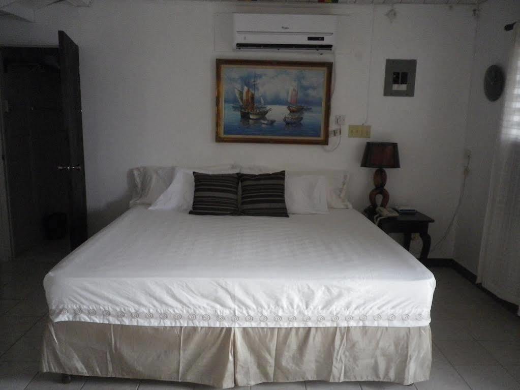 Roots Bamboo Beach Resort Negril Eksteriør billede