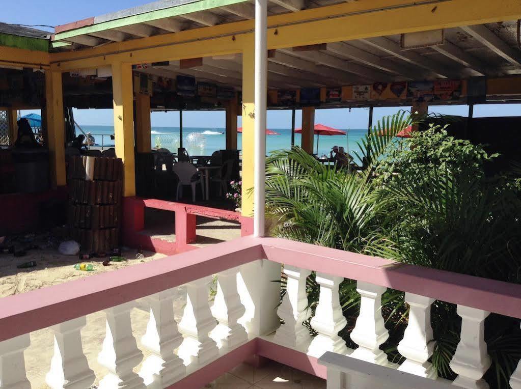 Roots Bamboo Beach Resort Negril Eksteriør billede
